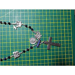 Vía Crucis de metal plateado con medallas detalladas