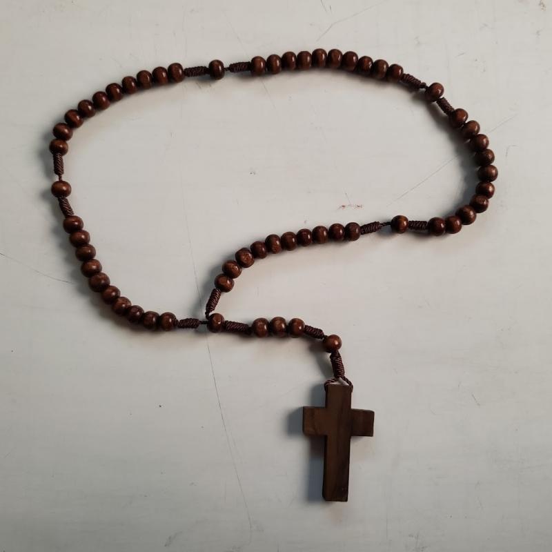 Rosario de madera de olivo con crucifijo