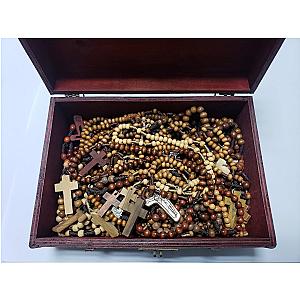 Rosario de madera con crucifijo