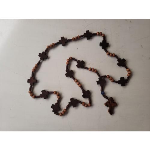 Rosario de madera con cruz