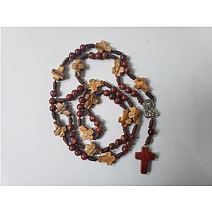 Rosario de madera oscura con cruces
