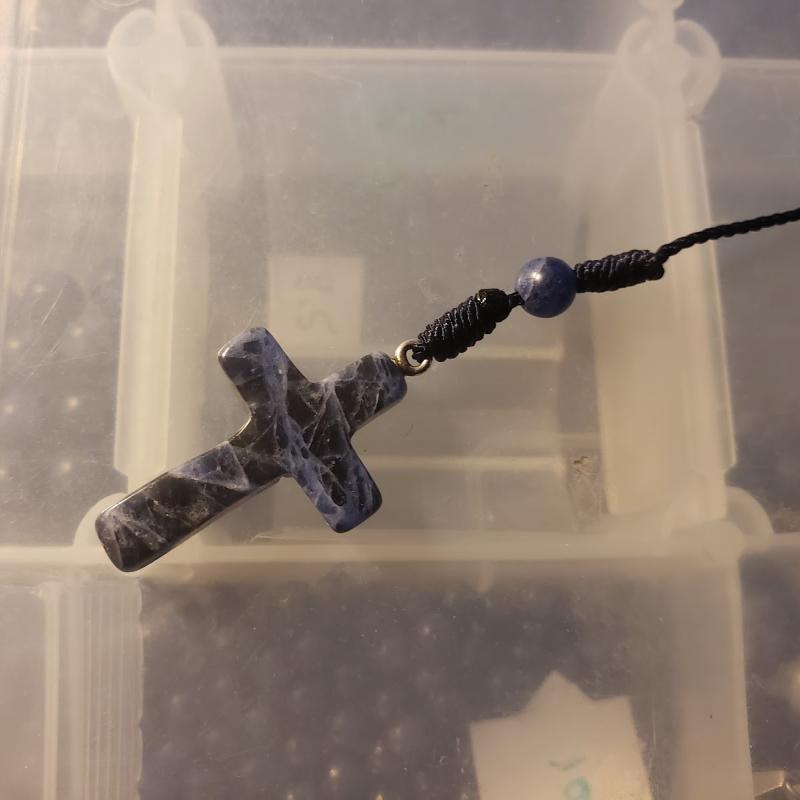 Cruz de piedra mineral