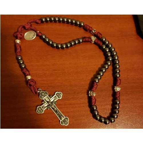Rosario de cordón franciscano con cuentas de metal plateado
