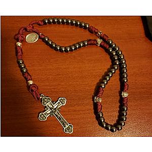 Rosario de cordón franciscano con cuentas de metal plateado