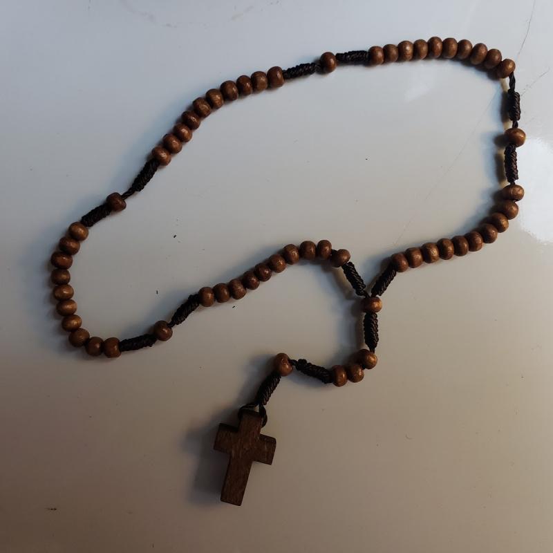 Rosario de madera de olivo con cruz