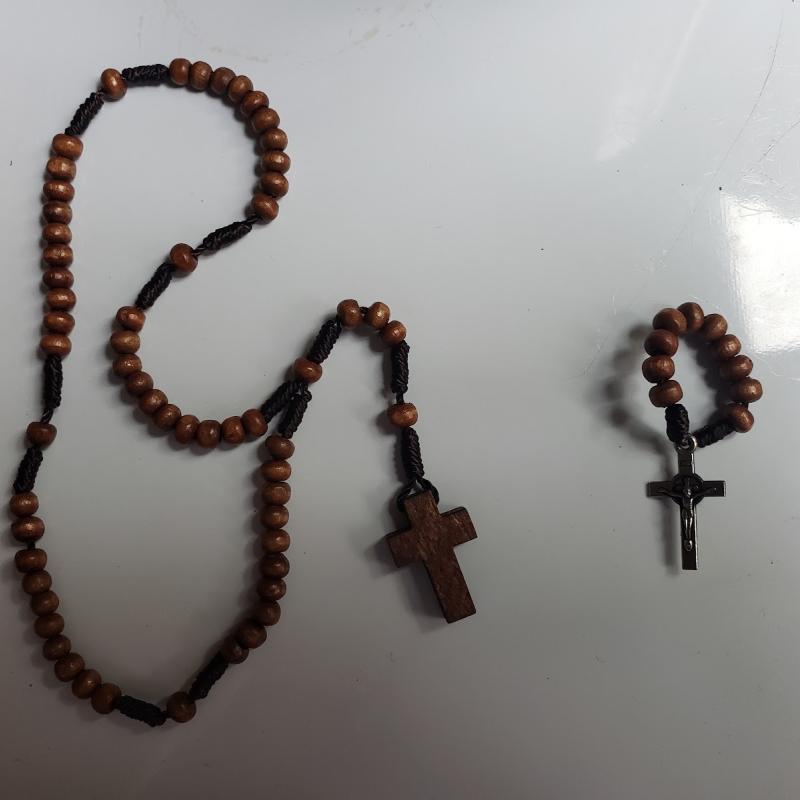 Rosario de madera de olivo con cruz
