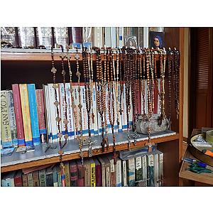 Denario de madera de olivo con medallas