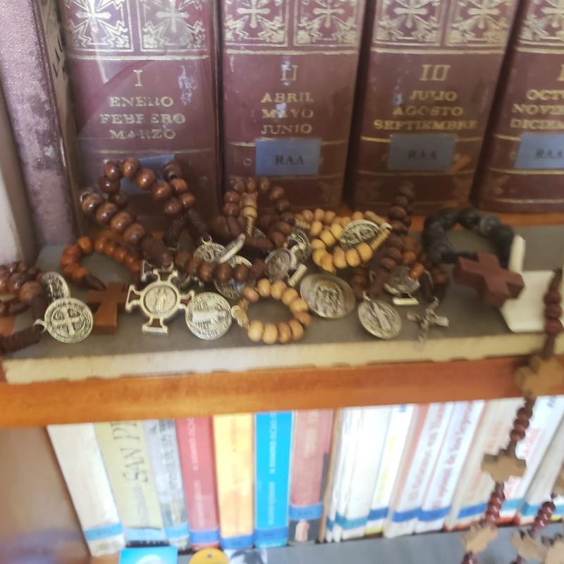 Denario variado con medallas sagradas