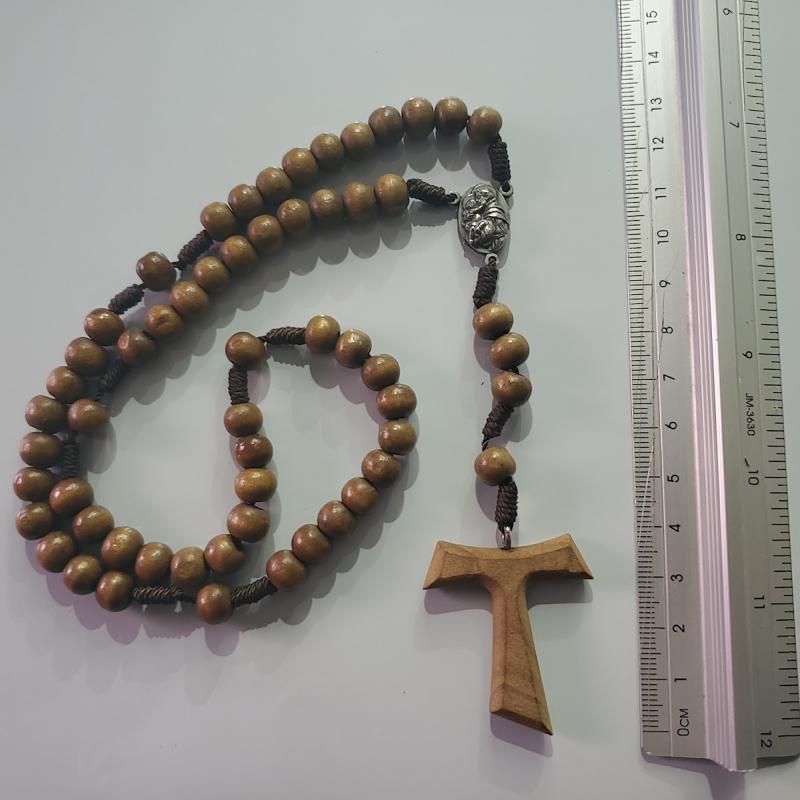 Rosario de madera de olivo con medalla
