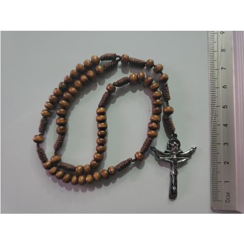 Rosario de madera de olivo con crucifijo plateado