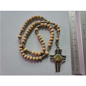 Rosario de madera de olivo con crucifijo plateado