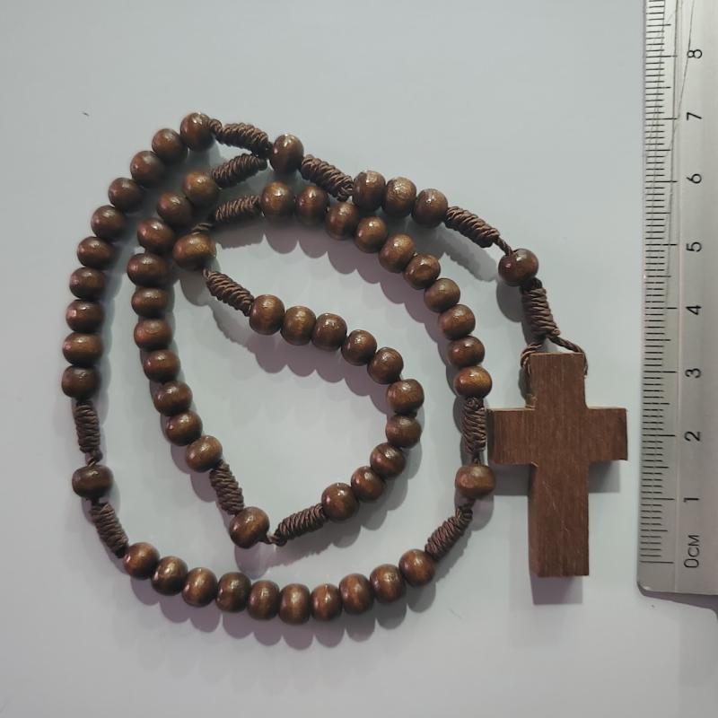 Rosario de madera con cruz