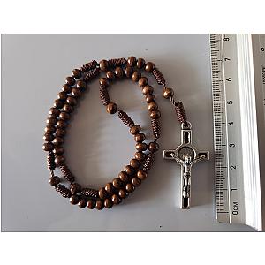 Rosario de madera con crucifijo
