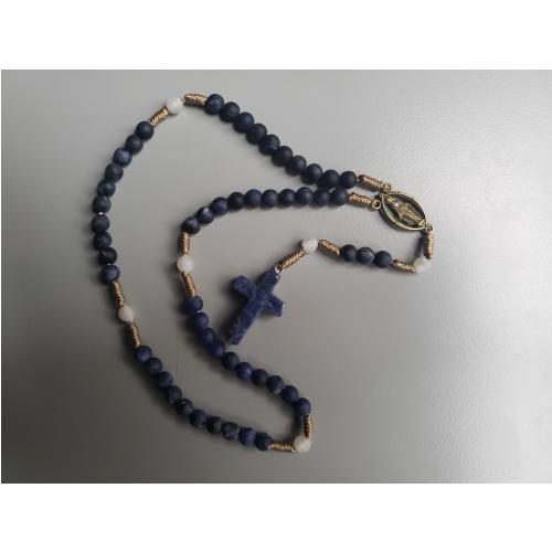 Rosario de piedra mineral azul con medalla de la Virgen