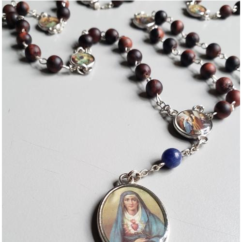 Rosario con medallas de la Virgen