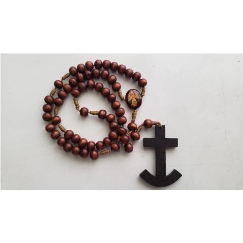 Rosario de madera con medalla