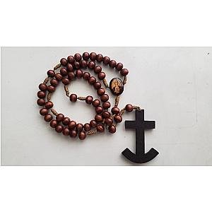 Rosario de madera con medalla