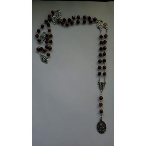 Rosario de madera con medallas de los Santos