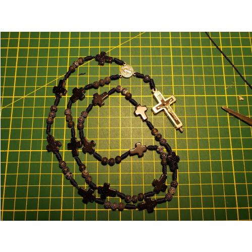 Rosario mixto con cruz plateada y cruces de mineral