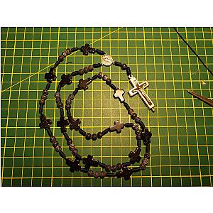 Rosario mixto con cruz plateada y cruces de mineral
