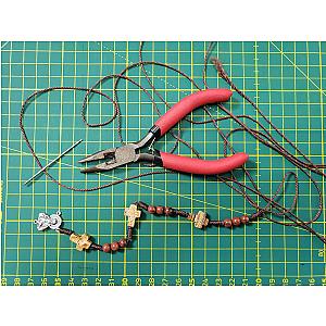 Accesorios para la elaboración de rosarios