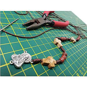 Accesorios para la elaboración de rosarios