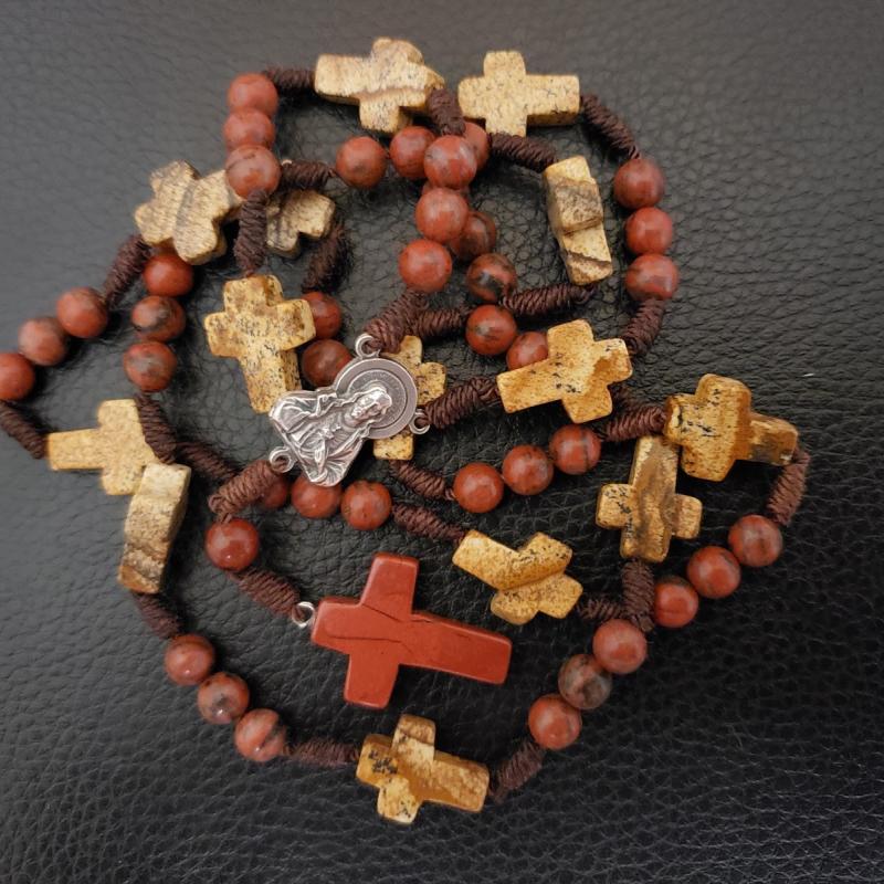 Rosario de madera con cruz de olivo