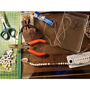 Conjunto de materiales para la elaboración de artículos devocionales