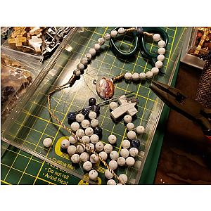Conjunto de materiales para la elaboración de artículos devocionales
