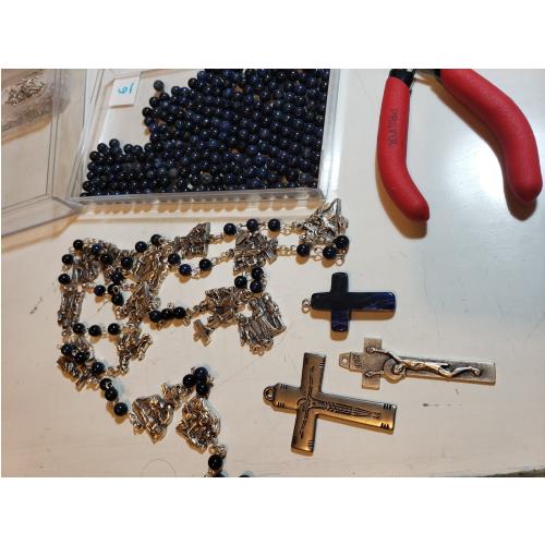 Rosario de cuentas de cristal con crucifijo