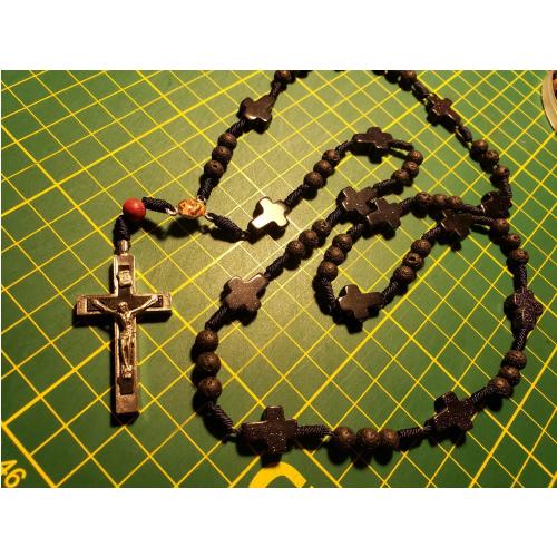Rosario negro con crucifijo